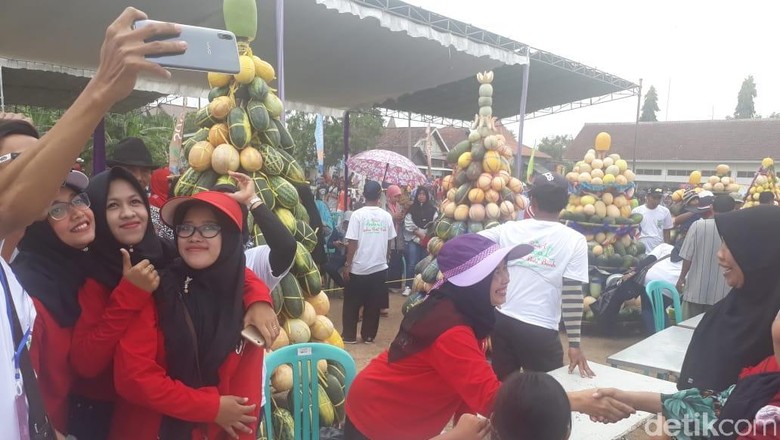 Desa di Lamongan Ini Gelar Festival Buah, 16 Gunungan Diperebutkan Desa di Lamongan Ini Gelar Festival Buah, 16 Gunungan Diperebutkan