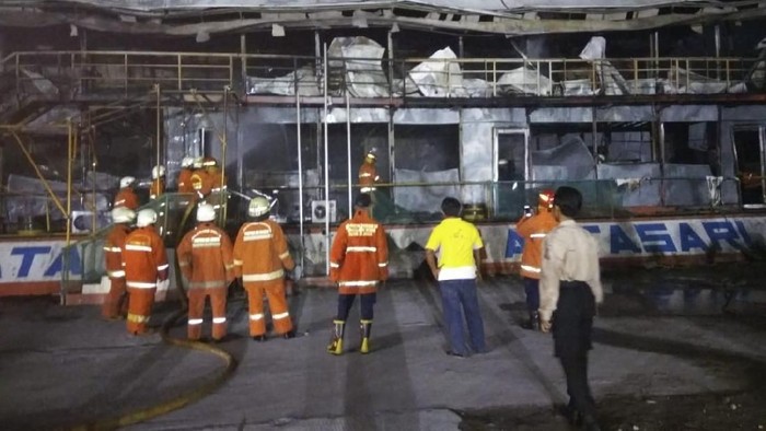 Kebakaran Area Proyek di Jalan Antasari, Api Bisa Dipadamkan