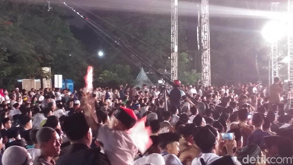 Hari Santri Nasional, Jokowi Ajak Santri Waspadai Hoax! Hari Santri Nasional, Jokowi Ajak Santri Waspadai Hoax!