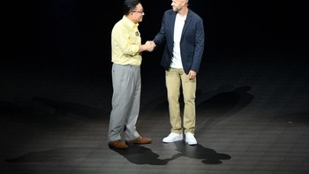 Spotify pun makin sering menjalin kerjasama strategis dengan merek besar. Ini misalnya saat dulu mengumumkan kemitraan dengan Samsung. Foto: Getty Images