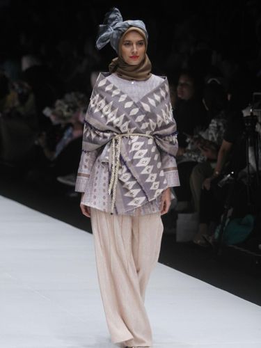 Jelajah 6 Kota di Dunia Lewat Koleksi Dian Pelangi Hingga Ria Miranda