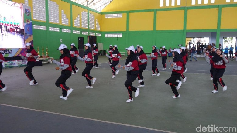 Viralnya Goyang Dayung Jadi Inspirasi Jombang Peringati Hari Santri Viralnya Goyang Dayung Jadi Inspirasi Jombang Peringati Hari Santri