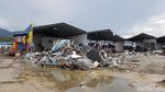 Foto Pantai Palu: Tak Ada Gudang yang Tak Retak