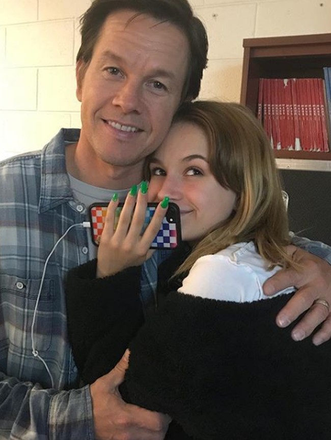 Jam tidur aktor Mark Wahlberg terbilang cepat. Dia tidur di 7.30 pm dan bangun dini hari sekitar 2.30 am. Setelah itu, dia langsung berolahraga selama dua jam.  Foto: Instagram