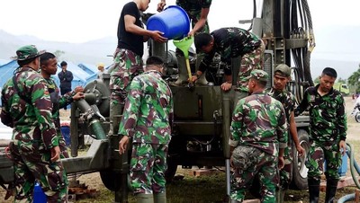 TNI Cari Mata Air di Petobo Palu