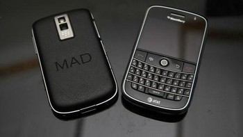 Menenteng BlackBerry menjadi kebanggan tersendiri. Saingan utama mereka adalah Nokia yang bisa dibilang, berbeda kategori. Nokia lebih untuk hiburan. Foto: Getty Images