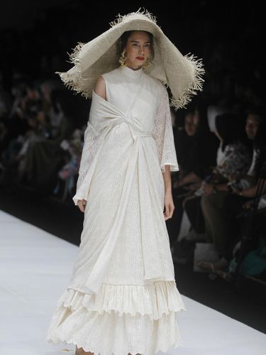 Jelajah 6 Kota di Dunia Lewat Koleksi Dian Pelangi Hingga Ria Miranda