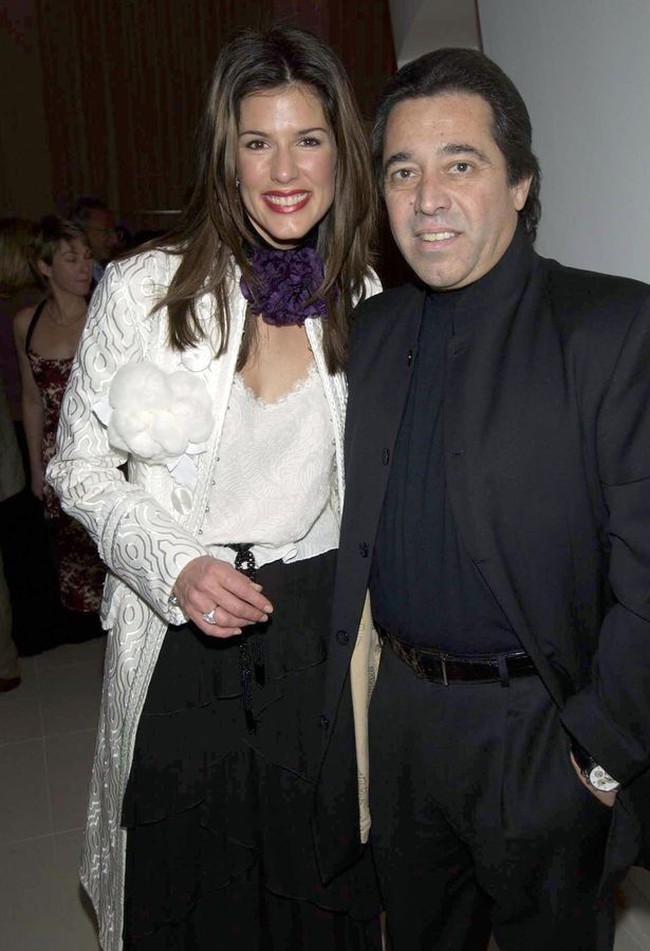 Christina menjalin hubungan dengan Sheikh Walid di tahun 2000, saat dia masih memiliki istri. Tak lama dari itu keduanya menikah setelah Sheikh Walid menceraikan istri pertamanya.  Foto: istimewa