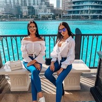 “Jangan stres tentang itu. Minum banyak air putih, jangan minum alkohol, latihan dan biasanya aku hanya pergi ke gym tiga kali seminggu,” tulis Laura di webnya. Foto: Dok. Instagram @thebaduratwins