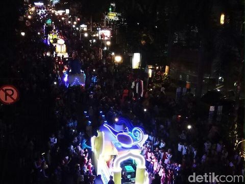 Keseruan 1001 Malam di Bandung Light Festival
