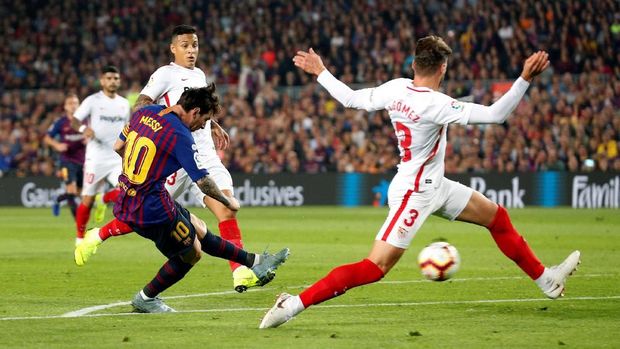 Messi mencetak satu gol ke gawang Sevilla.