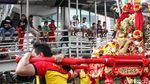 Potret Kemeriahan Kirab Budaya dan Ruwat Bumi di Glodok