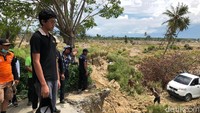 Chairul Tanjung adalah pendiri CT Arsa Foundation, dan Anita Ratnasari adalah ketua Yayasan itu. Sudah lebih dari 80 ton bantuan dari CT Corp maupun dari instansi dan individu yang dipercayakan untuk disalurkan ke Sulteng lewat CT Arsa Foundation. (Foto: Latif Harnoko/detikcom)