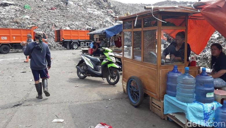 Sensasi Makan Mie Ayam di Pengolahan Sampah Bantargebang Bekasi Sensasi Makan Mie Ayam di Pengolahan Sampah Bantargebang Bekasi
