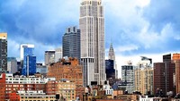 Wah, lagi lagi Empire State Building diedit sehingga di bagian ujung bangunan terdapat sebuah apel hijau. Karyanya ini diberi nama Big Apple. Foto: Instagram jamespopsys