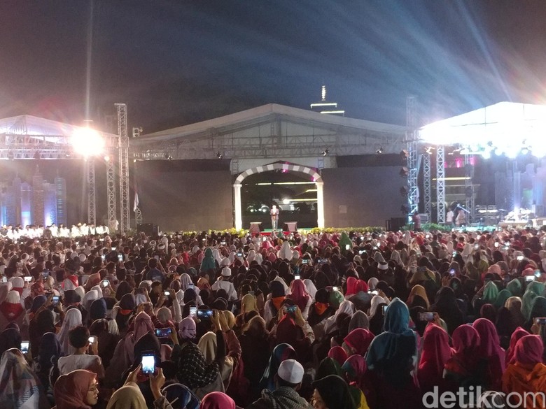 Jokowi Ajak Santri Perangi Hoax Jelang Pilpres Jokowi Ajak Santri Perangi Hoax Jelang Pilpres