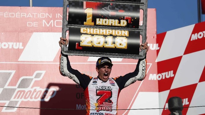 Marc Marquez merayakan gelar juara dunia MotoGP 2018 (Foto: Tori Hanai/Reuters) Marc Marquez merayakan gelar juara dunia MotoGP 2018 (Foto: Tori Hanai/Reuters)