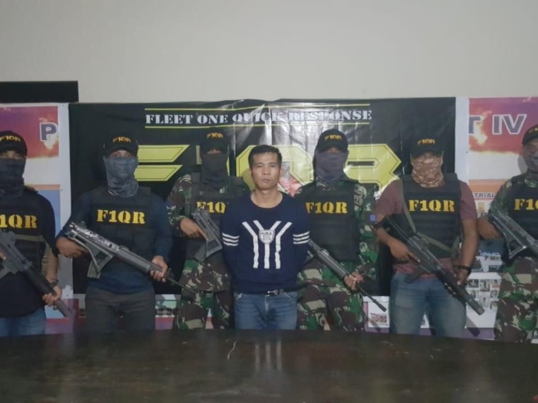 TNI AL Tangkap Otak Perompakan Kapal Asing di Batam TNI AL Tangkap Otak Perompakan Kapal Asing di Batam