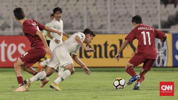 Lini pertahanan Indonesia bermain buruk di babak pertama melawan Qatar.