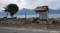 Kondisi di salah satu pantai di Palu, Sulawesi Tengah, usai dihempas tsunami tiga pekan lalu. (Elvan Dany Sutrisno/detikcom)