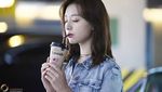Ini Pose Keren Kim Ji Won Saat Makan Sereal dan Minum Kopi