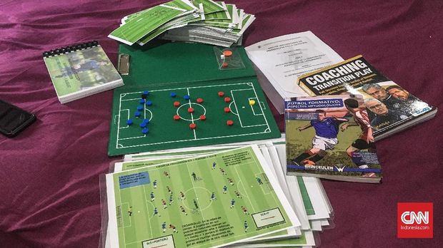 Berbagai barang yang didapat Bayu dari Milla.