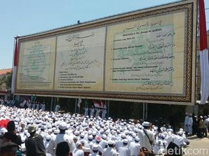 Kaligrafi Pancasila Karya Santri Situbondo Pecahkan Rekor MURI