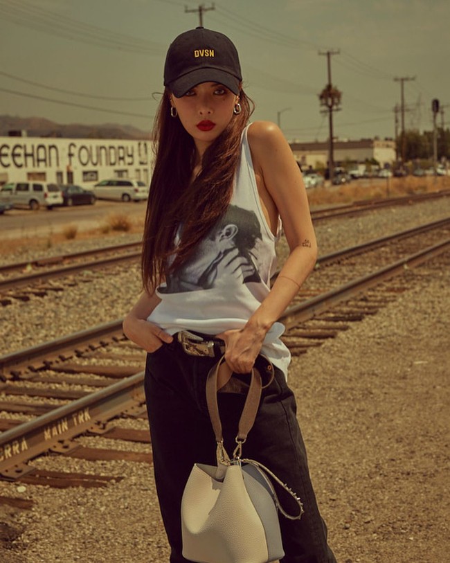 Pada Sabtu (20/10/2018) HyunA mengunggah foto di Instagram yang menunjukkan berat badannya. Postingan tersebut pun jadi perbincangan karena banyak netizen yang khawatir dengan berat badannya. Foto: Instagram @hyunah_aa