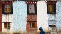 Foto: Di Kaza banyak terdapat hotel dan restoran yang menyambut wisatawan. Di sini juga banyak terdapat bangunan kuno, istana raja, biara dan gompas. Salah satunya adalah Biara Tangyud. (Grandyos Zafna/detikTravel)