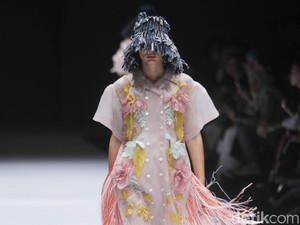 Inspirasi Papua dan Koleksi Ramah Lingkungan Tutup JFW 2019 Hari II