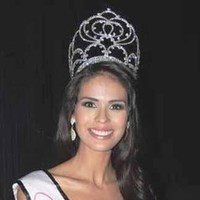 Selama menjadi suami, El Chapo menghabiskan waktunya dipenjara atau dalam pelarian. Dilaporkan jika ibu sepasang anak itu juga membantu suaminya melarikan diri dengan membuat terowongan di bawah penjara di 2015. Foto: Instagram