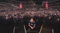 Setelah manggung, Ed Sheeran selalu mengajak penontonnya untuk berfoto bersama. Foto: Instagram Ed Sheeran