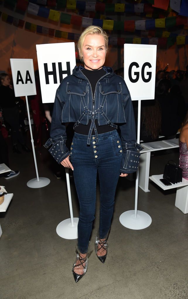 BROOKLYN, NY - NOVEMBER 13: Yolanda Foster, Bella Hadid, and Gigi Hadid attend Glamour's 2017 Women of The Year Awards at Kings Theatre on November 13, 2017 in Brooklyn, New York. (Photo by Dimitrios Kambouris/Getty Images for Glamour)