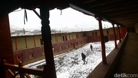 Foto: Beginilah suasana di dalam biara. (Grandyos Zafna/detikTravel)
