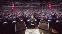 Ed Sheeran selalu berpose duduk membelakangi penggemarnya. Foto: Instagram Ed Sheeran