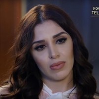 Kabarnya, El Chapo jatuh cinta pada pandangan pertama setelah Emma berhasil memenangkan kontes Miss Coffee & Guava di 2007. Emma pun menjadi istri ketiga pria yang kini berusia 63 tahun itu. Foto: Dok. Telemundo