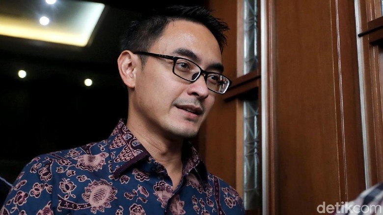 Zumi Zola Terima Divonis 6 Tahun Penjara Zumi Zola Terima Divonis 6 Tahun Penjara