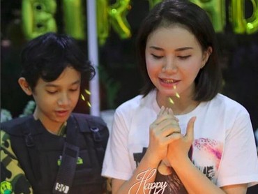 8 Bonding Seru Rossa dengan Anak Semata Wayangnya