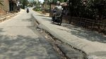 Parah! Belum Lama Dicor, Jalan di Pemkab Bekasi Retak-retak