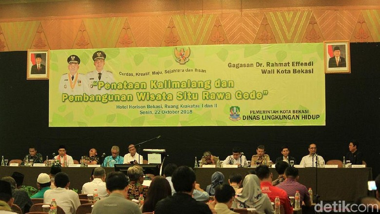 . Suasana diskusi revitalisasi Kalimalang dan Situ Rawa Gede (Randy/detikTravel) . Suasana diskusi revitalisasi Kalimalang dan Situ Rawa Gede (Randy/detikTravel)