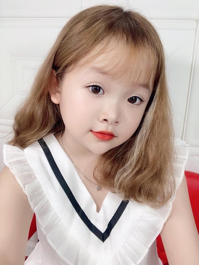 Meskipun tubuhnya kecil, Tan mampu mengelola bisnisnya sendiri. Ia merupakan pemilik toko fashion anak-anak. Foto: Facebook