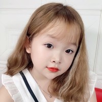 Meskipun tubuhnya kecil, Tan mampu mengelola bisnisnya sendiri. Ia merupakan pemilik toko fashion anak-anak. Foto: Facebook