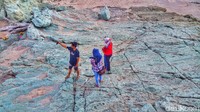 Traveler yang datang kemari biasanya tak melewatkan kesempatan foto-foto (Faruk Nickyrawi/detikTravel)