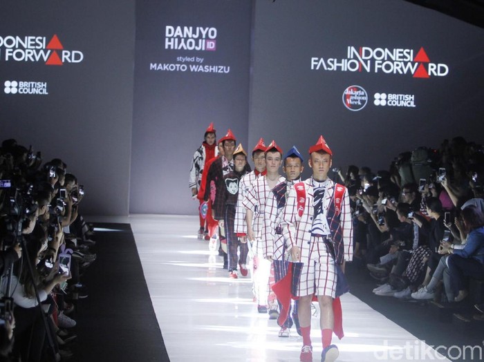 Koleksi Danjyo Hjoji di JFW 2019. Foto: Mohammad Abduh/Wolipop Koleksi Danjyo Hjoji di JFW 2019. Foto: Mohammad Abduh/Wolipop