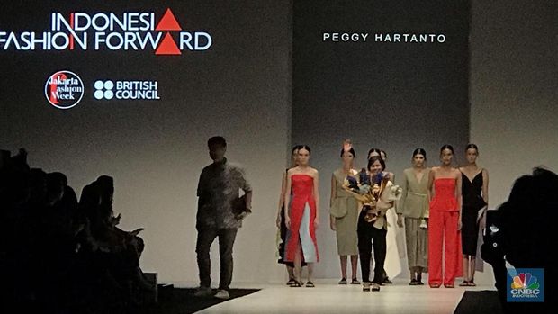 Sentuhan Peggy Hartanto di Deretan Gaun Artis Hollywood 