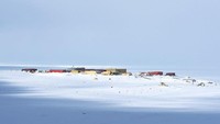 Inilah kota Alert yang berada di bagian paling utara Bumi. Kota ini berada di Pulau Ellesmere, masuk dalam wilayah Kanada (Kevin Rawling/CFS Alert/Wikipedia)