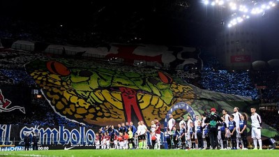 Si Ular Besar Menang, Kota Milan Jadi Biru-Hitam