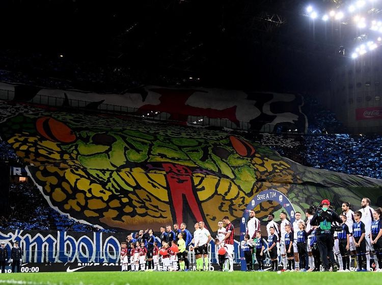 Si Ular Besar Menang, Kota Milan Jadi Biru-Hitam