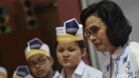 Sri Mulyani terlihat sangat semringah.