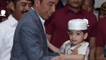 Gaya Menggemaskan Jan Ethes Saat Diajak Jokowi ke Apel Akbar Santri